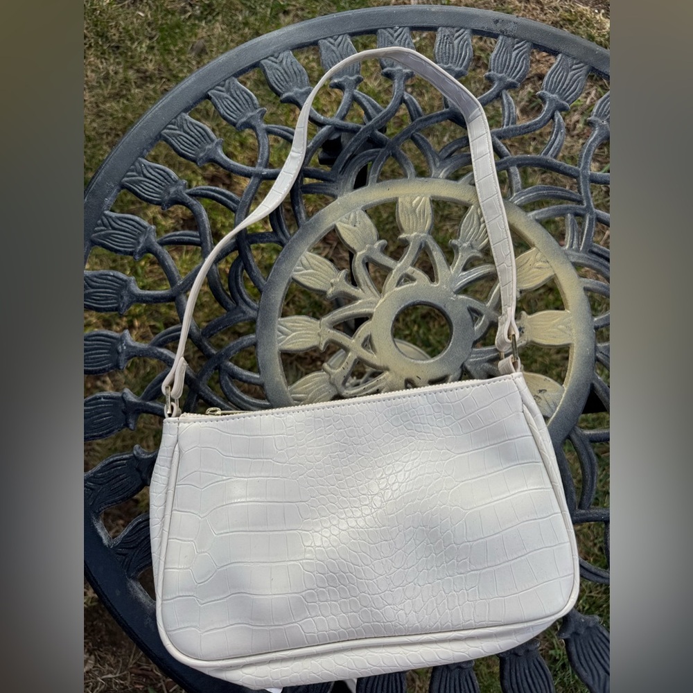 Small white leather purse